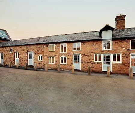The Coaching Barns Motel Wem Екстериор снимка