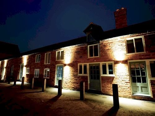 The Coaching Barns Motel Wem Екстериор снимка